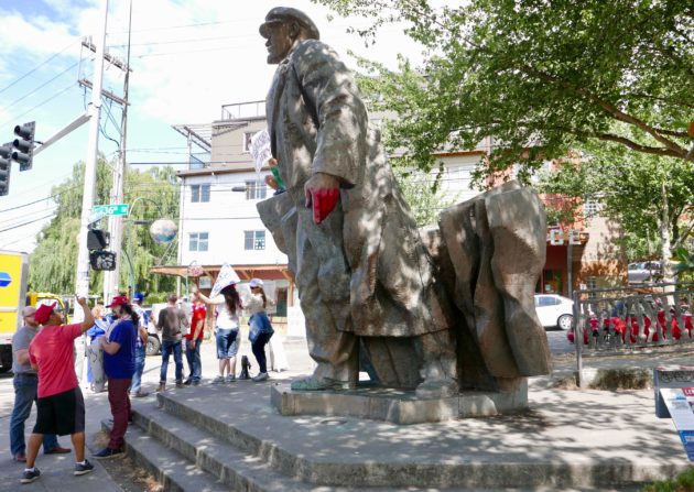 Lenin statue