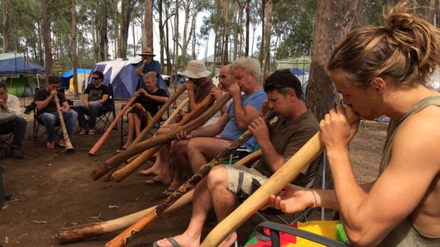 Didgeridoo players