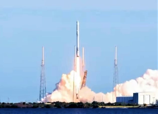 SpaceX Falcon 9 liftoff