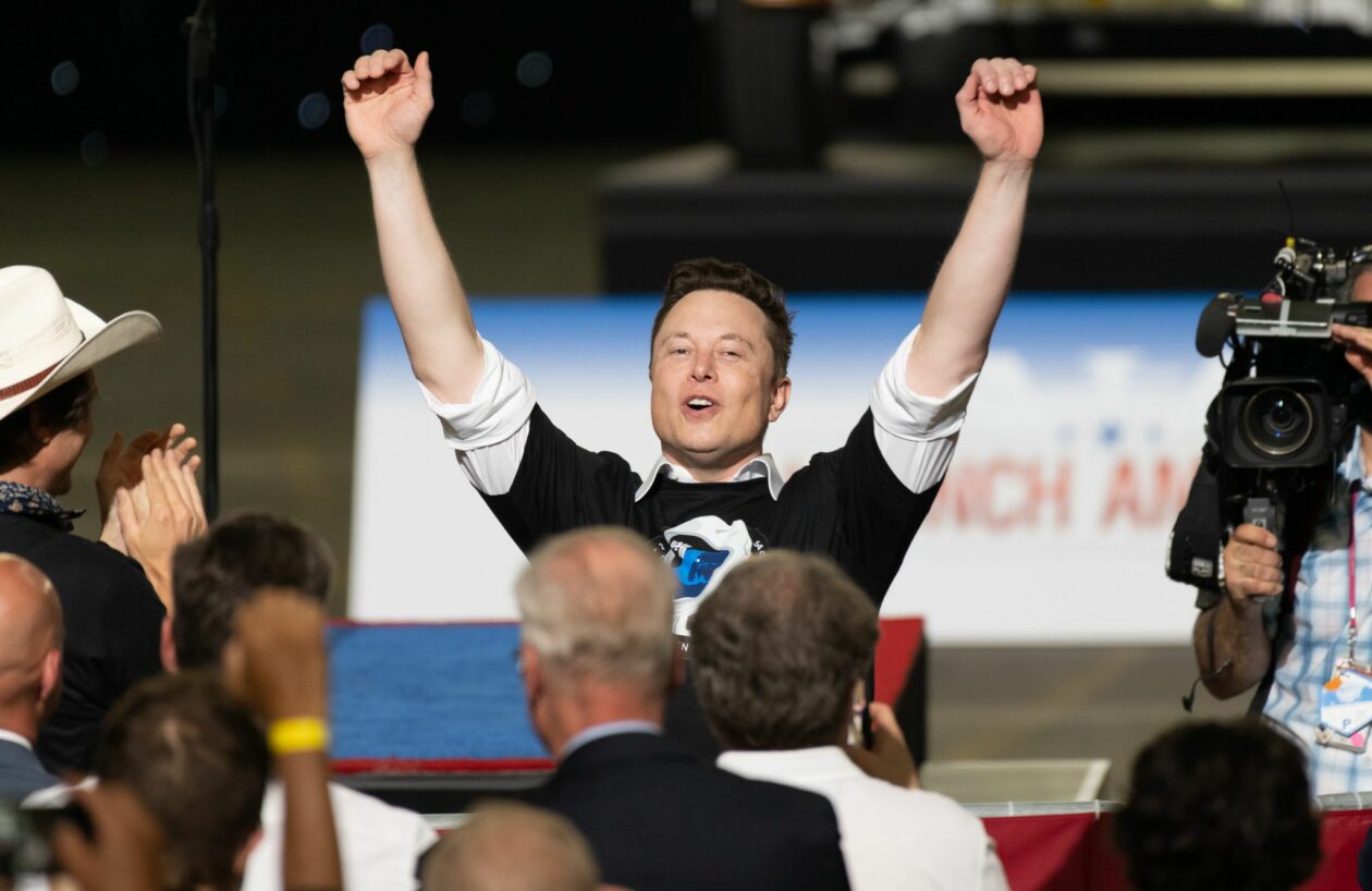 Elon Musk in VAB
