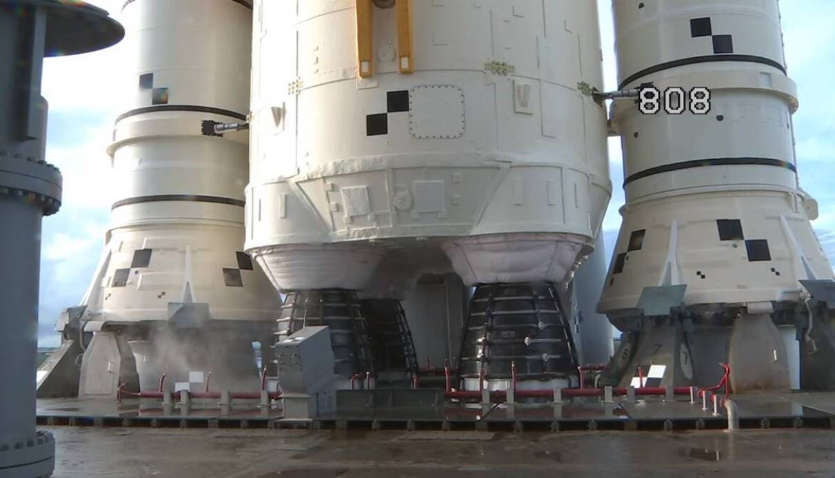 NASA resets moon rocket’s launch for Saturday as it analyzes data NASA resets moon rocket’s launch for Saturday as it analyzes data