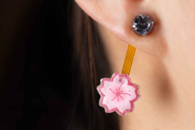 Wearable thermal earing with resin flower.